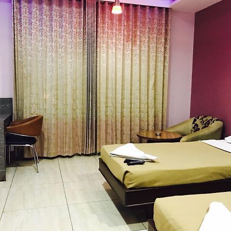 Iroomz Vaishali Residency เบลลารี ภายนอก รูปภาพ