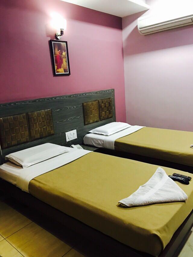 Iroomz Vaishali Residency เบลลารี ภายนอก รูปภาพ
